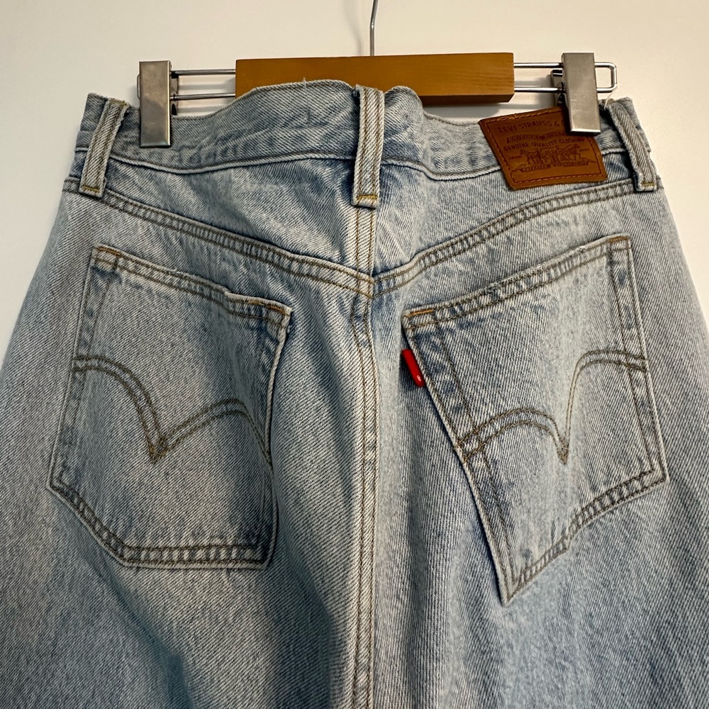 Levi ripped wedgie jeans!!